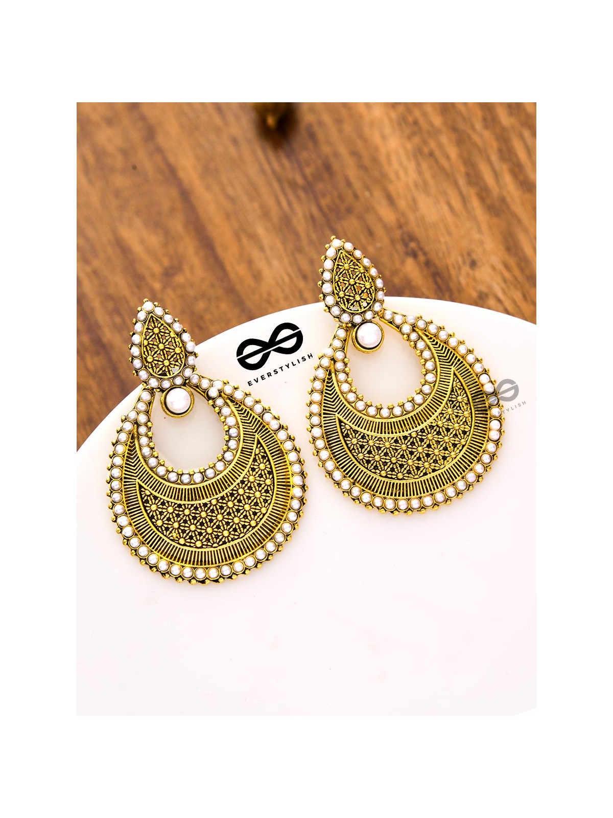 An Elegant Pearl Mesh (Golden) - Embellished Oxidised Collection