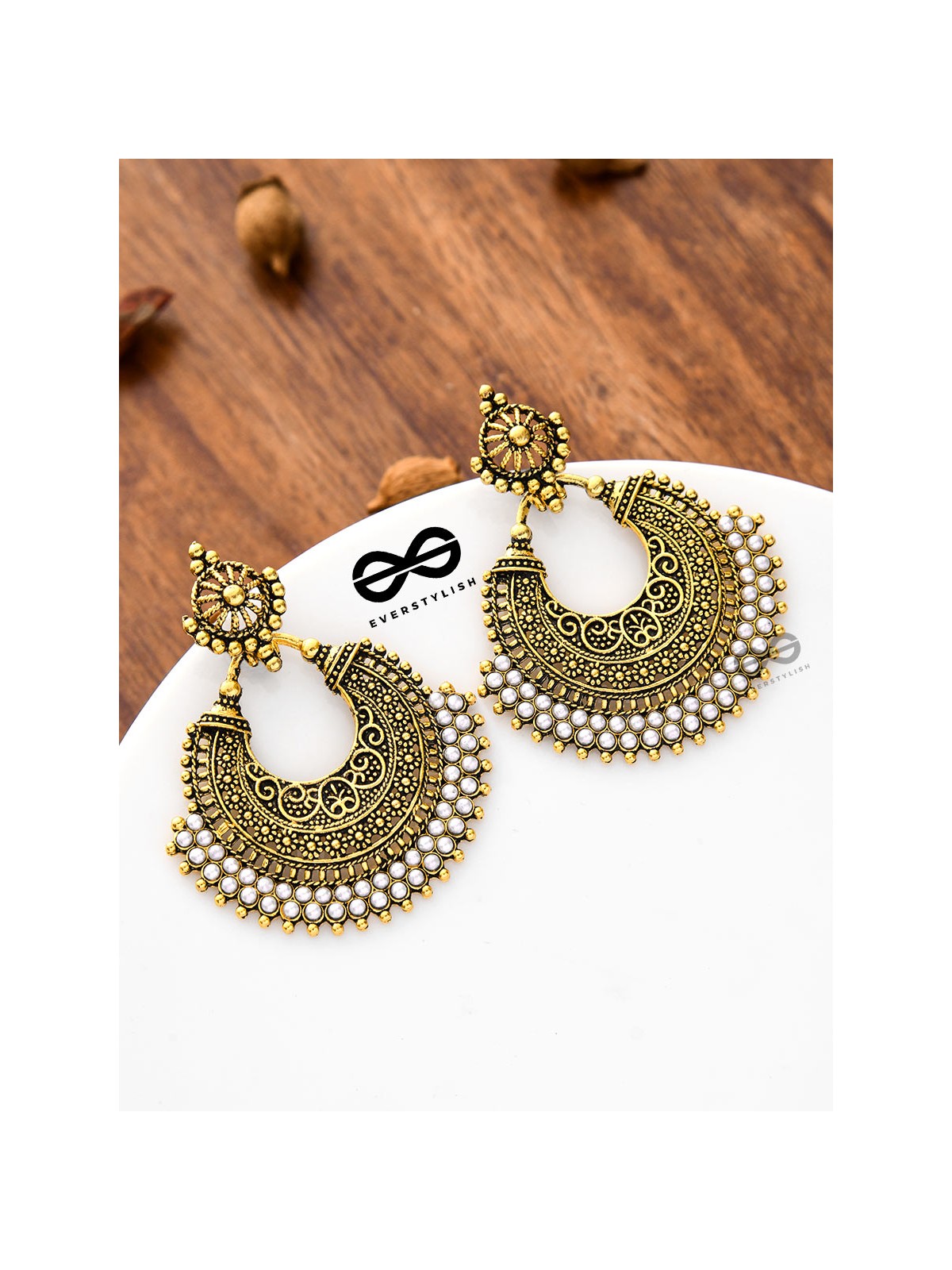 An Elegant Intricate Pearl Delight (Golden) - Embellished Oxidised Collection