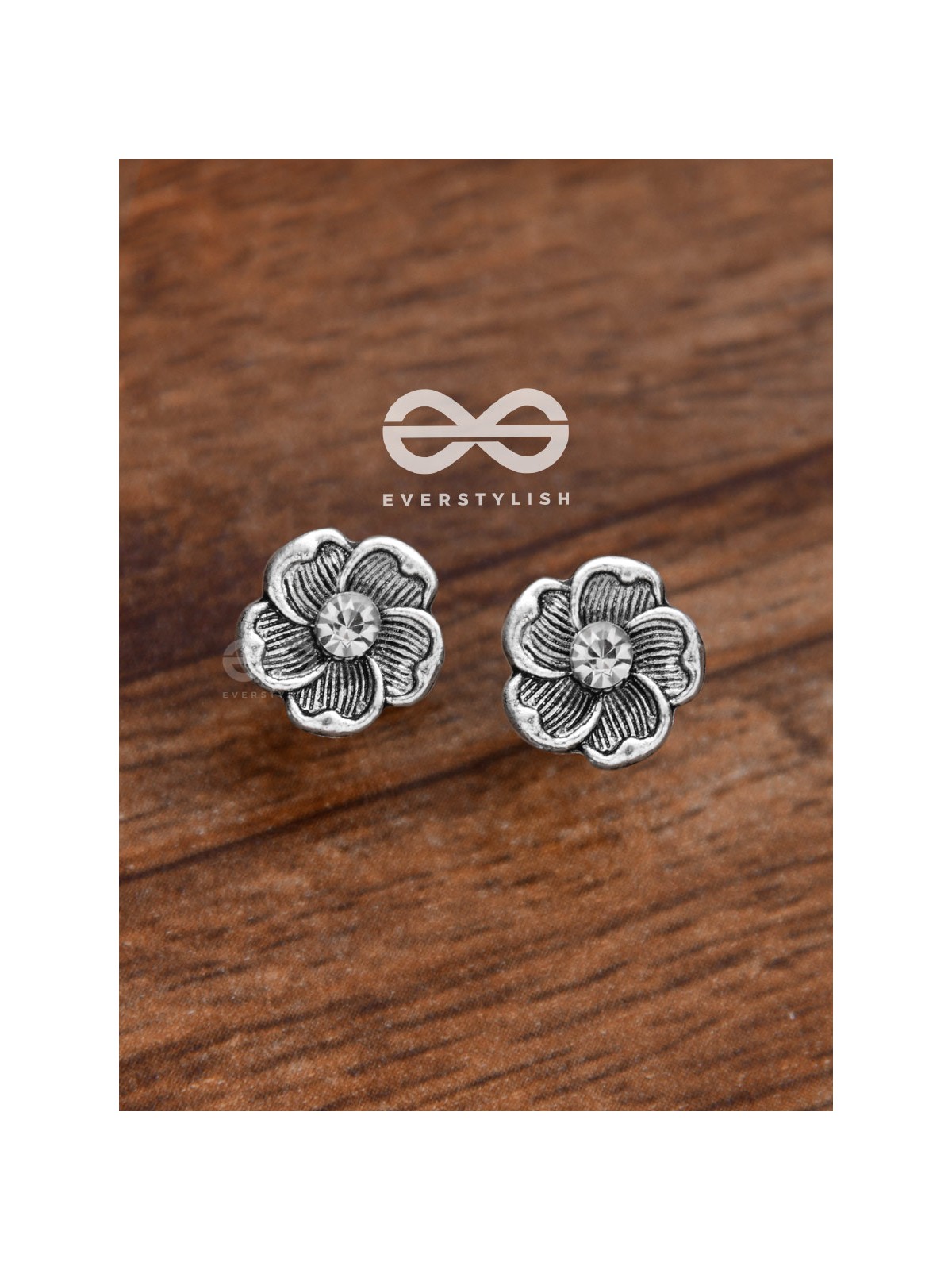 The dreamy floral motif studs - Tiny Trinket Earrings