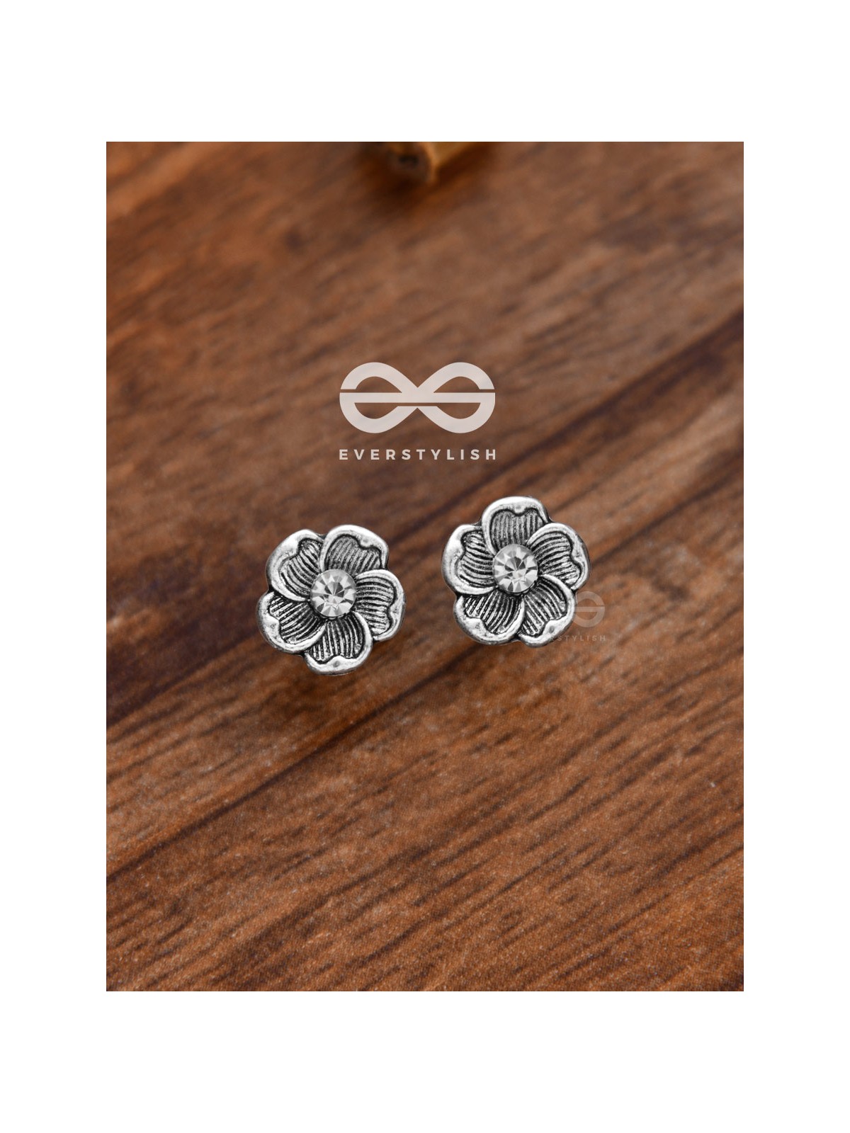 The dreamy floral motif studs - Tiny Trinket Earrings
