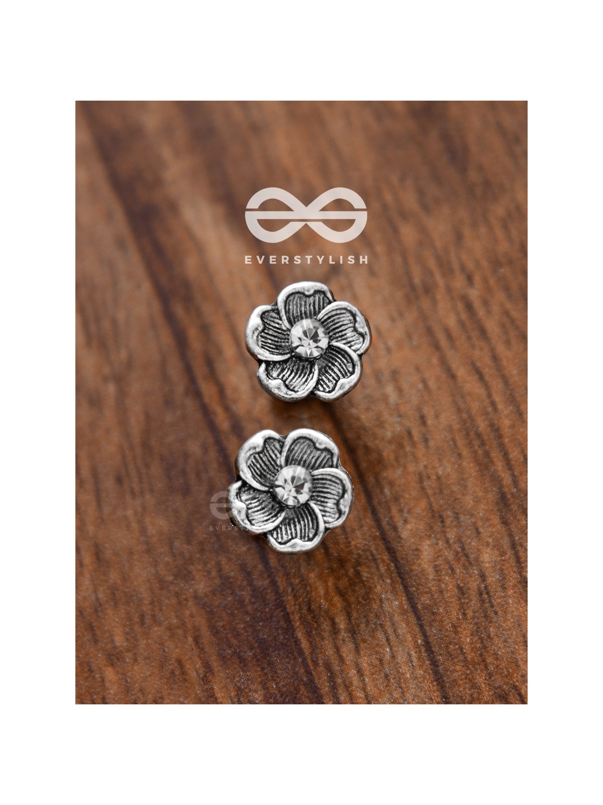 The dreamy floral motif studs - Tiny Trinket Earrings