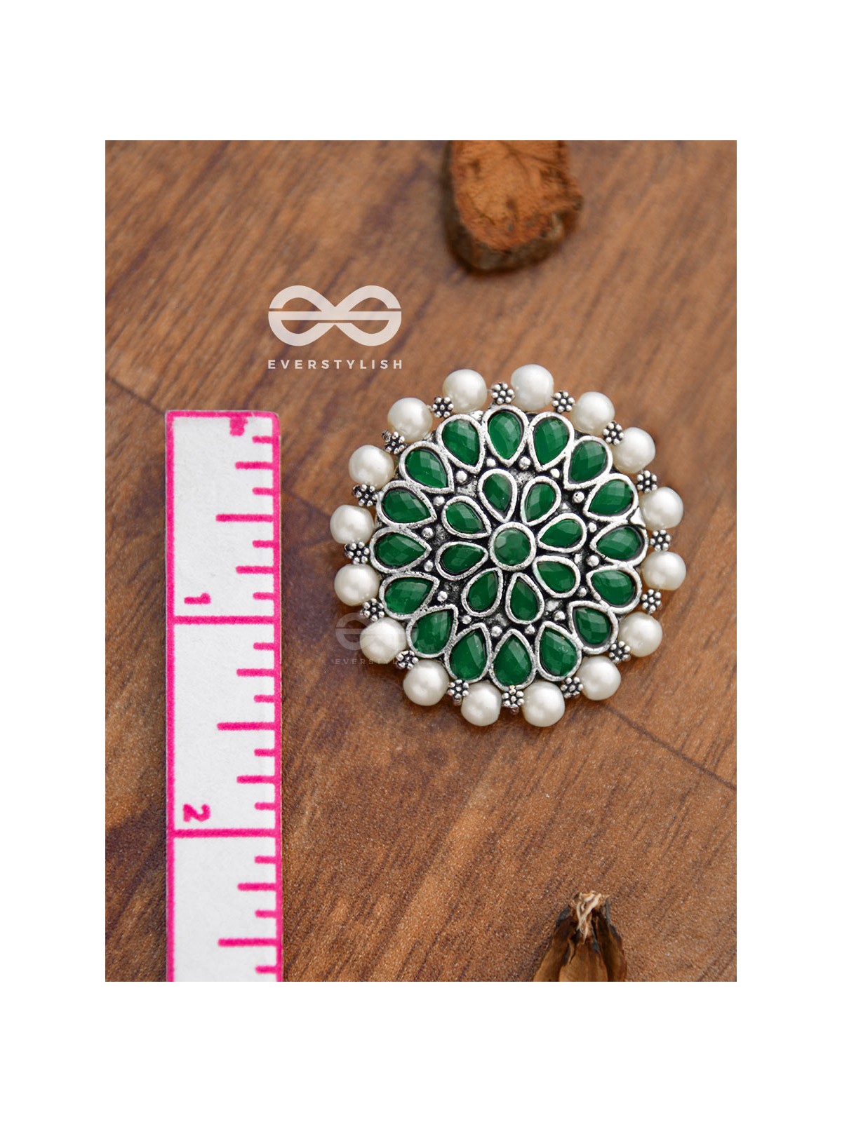 The headturner's blissful Emerald-Pearl statement earrings