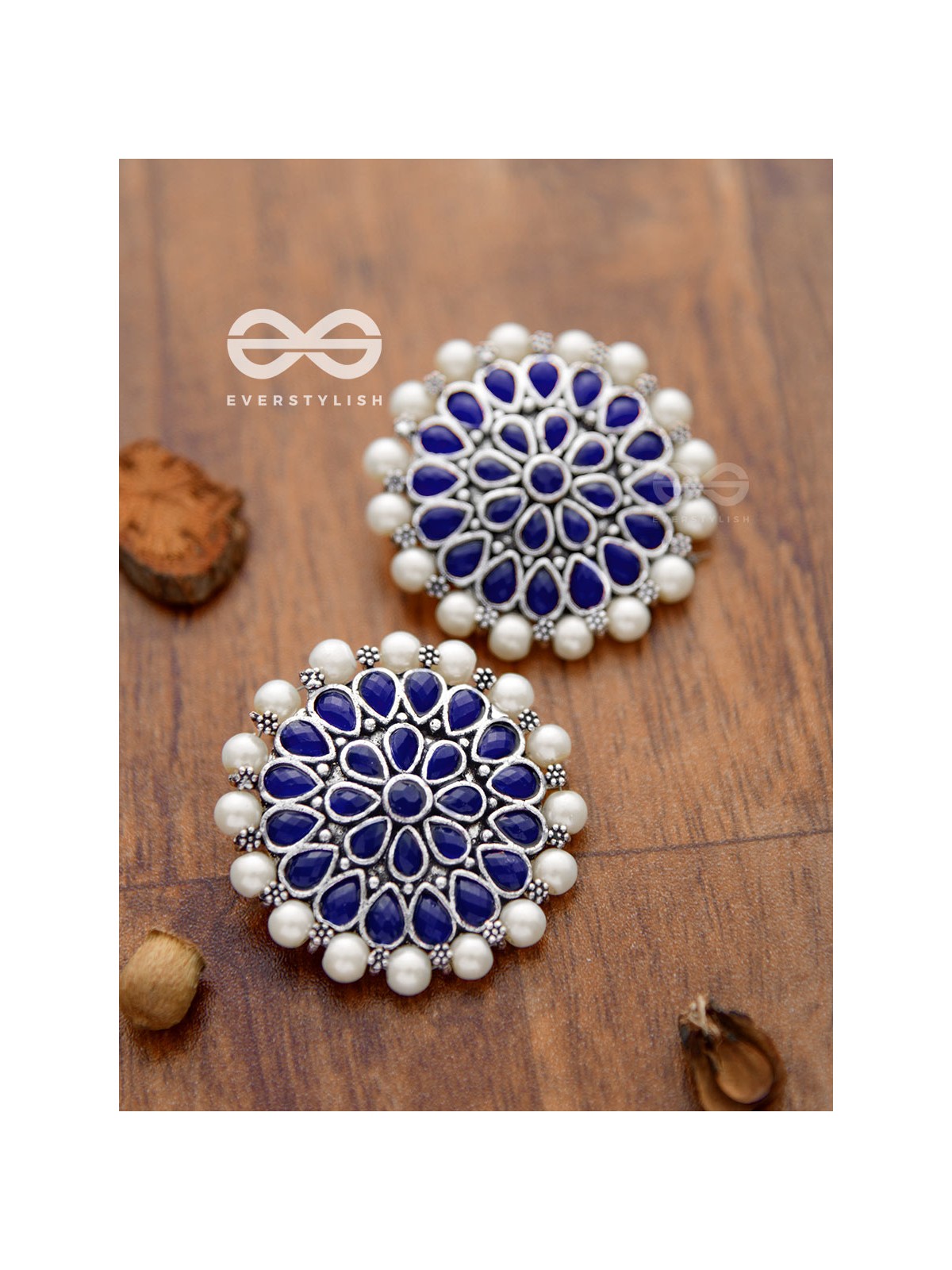 The headturner's blissful blue and pearls statement earrings