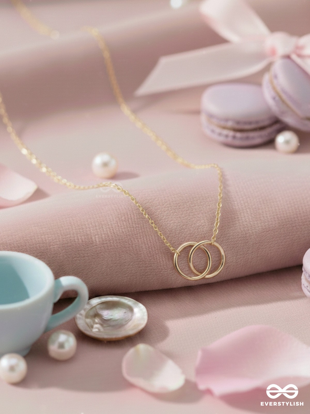 The Dainty Links - Golden Casual Neckpiece