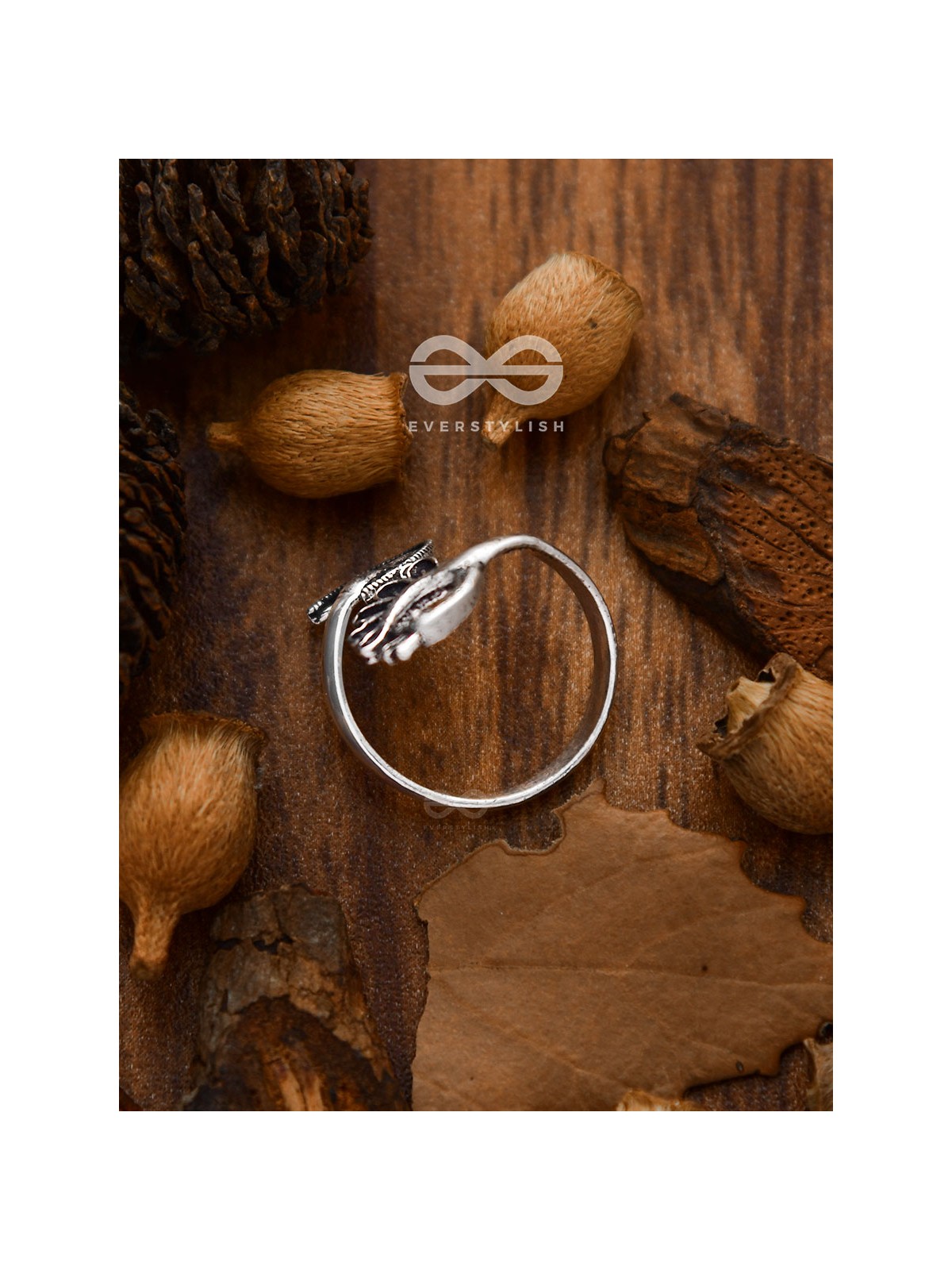 The Intricate Peacock Toe Ring - Tiny Trinket Collection