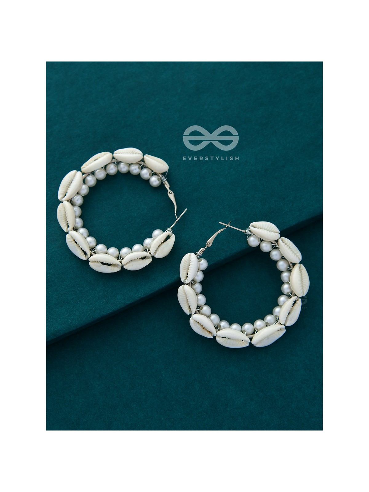 The Princess of the Ocean - Pearls and Shells Hoops