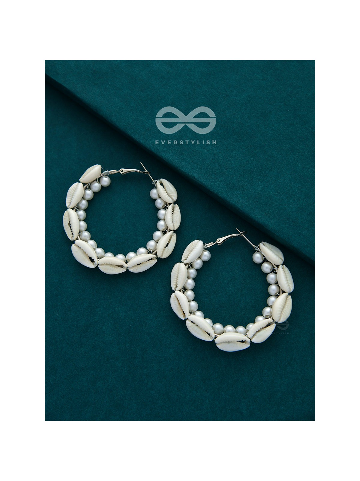 The Princess of the Ocean - Pearls and Shells Hoops