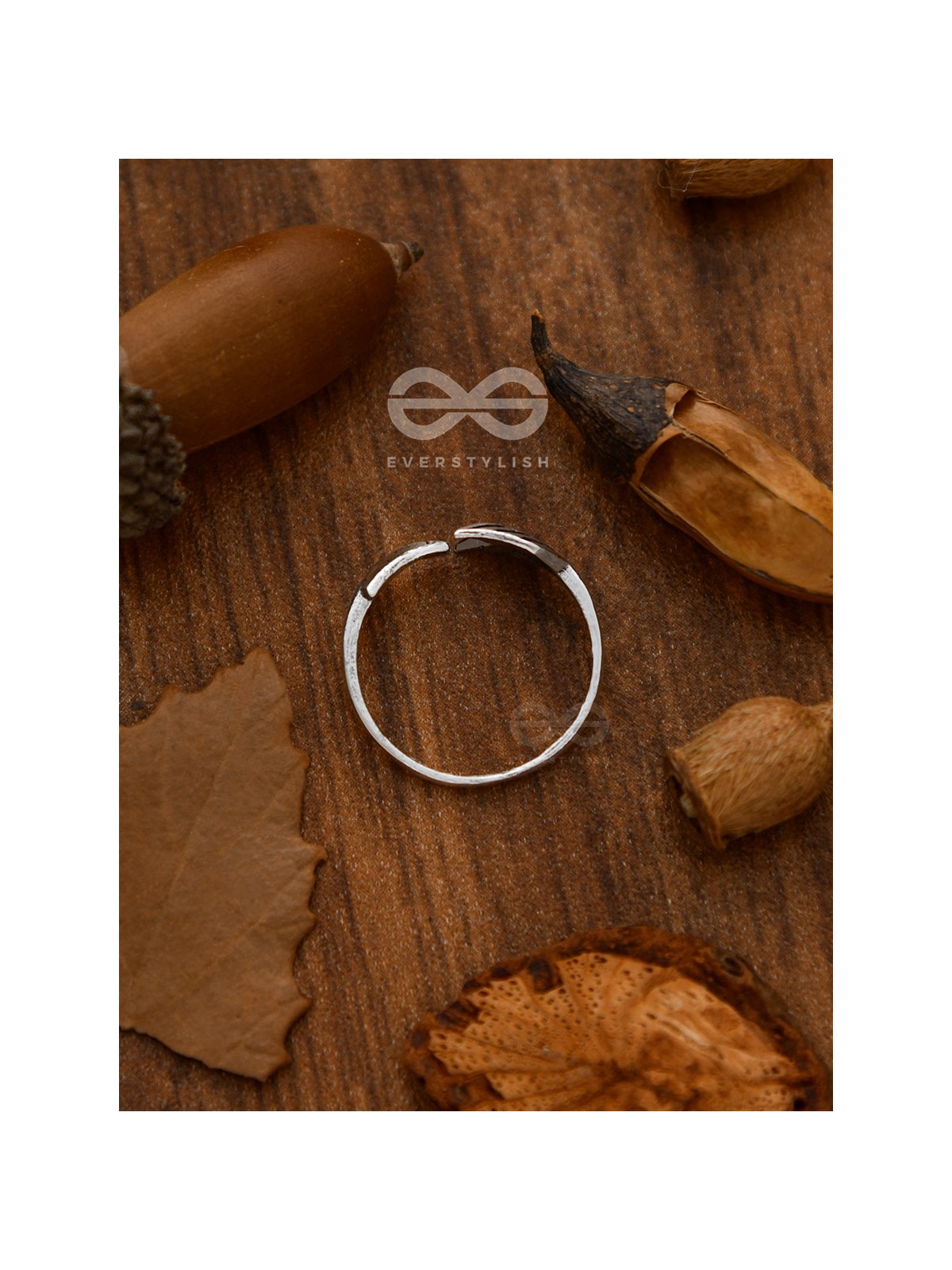 The Twisted Arrow Toe-Ring - Tiny Trinket Collection