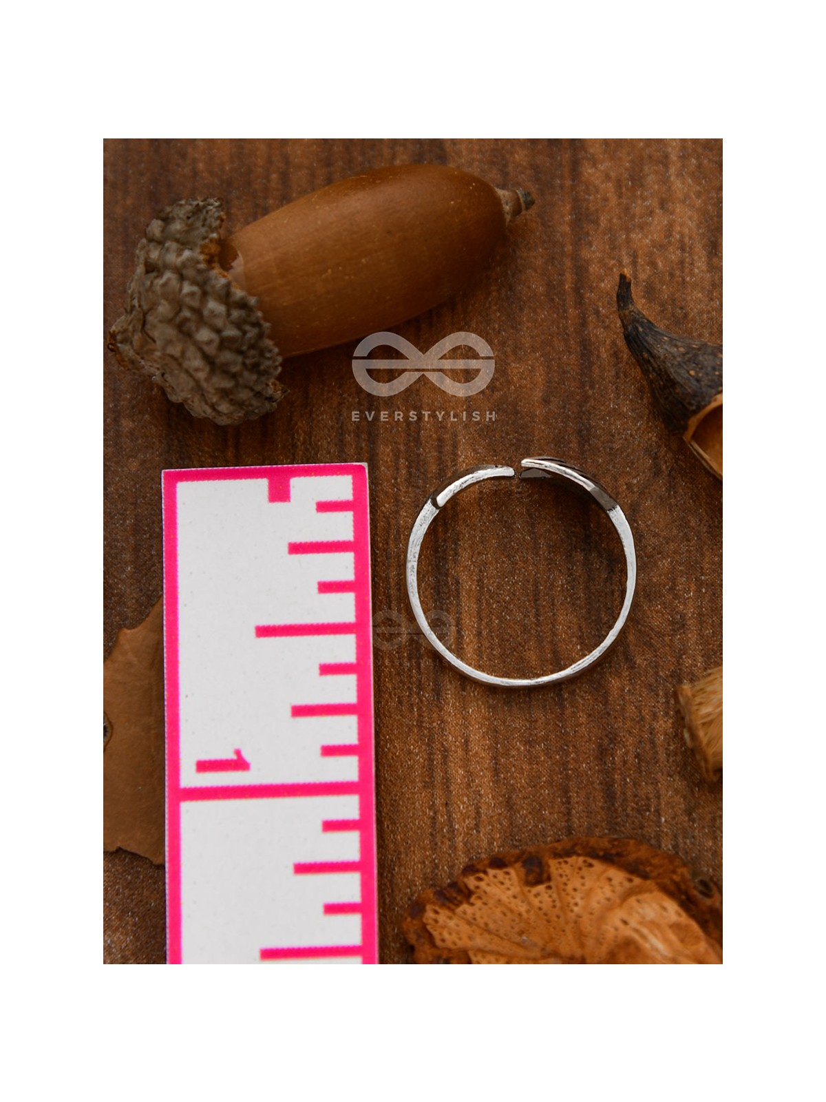 The Twisted Arrow Toe-Ring - Tiny Trinket Collection