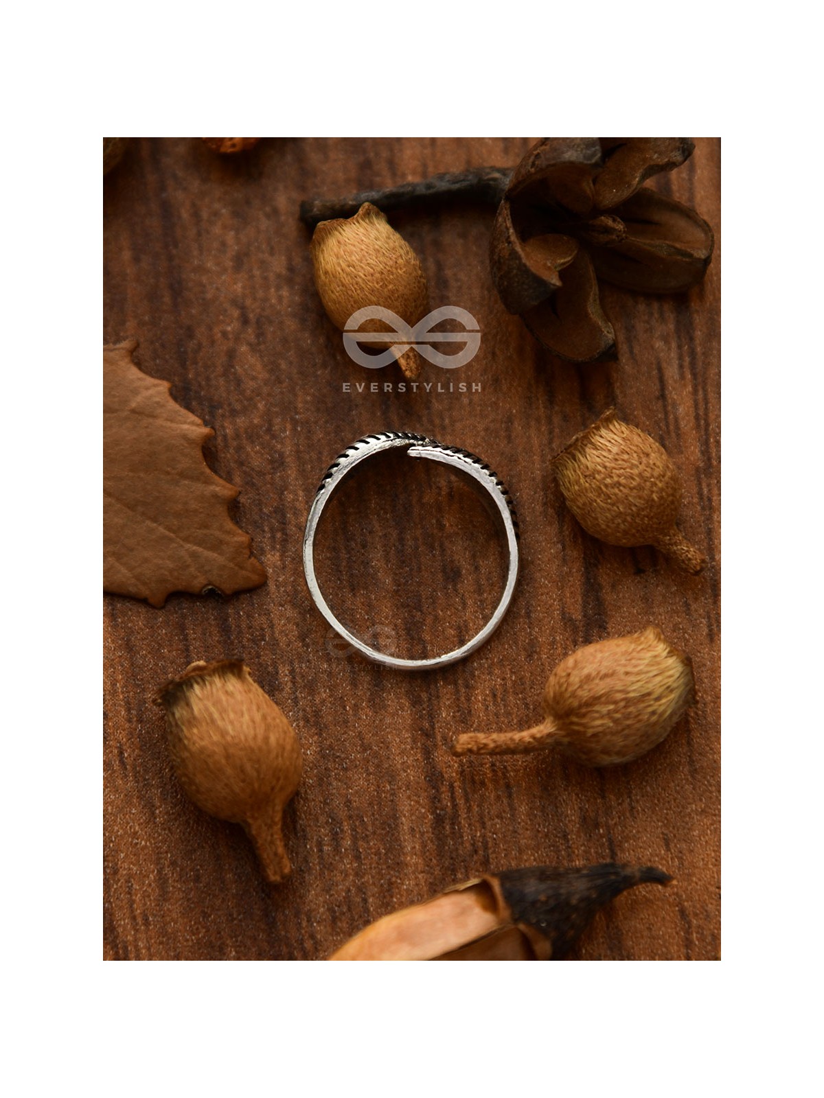 The Chic Leaflet Toe Ring - Tiny Trinket Collection