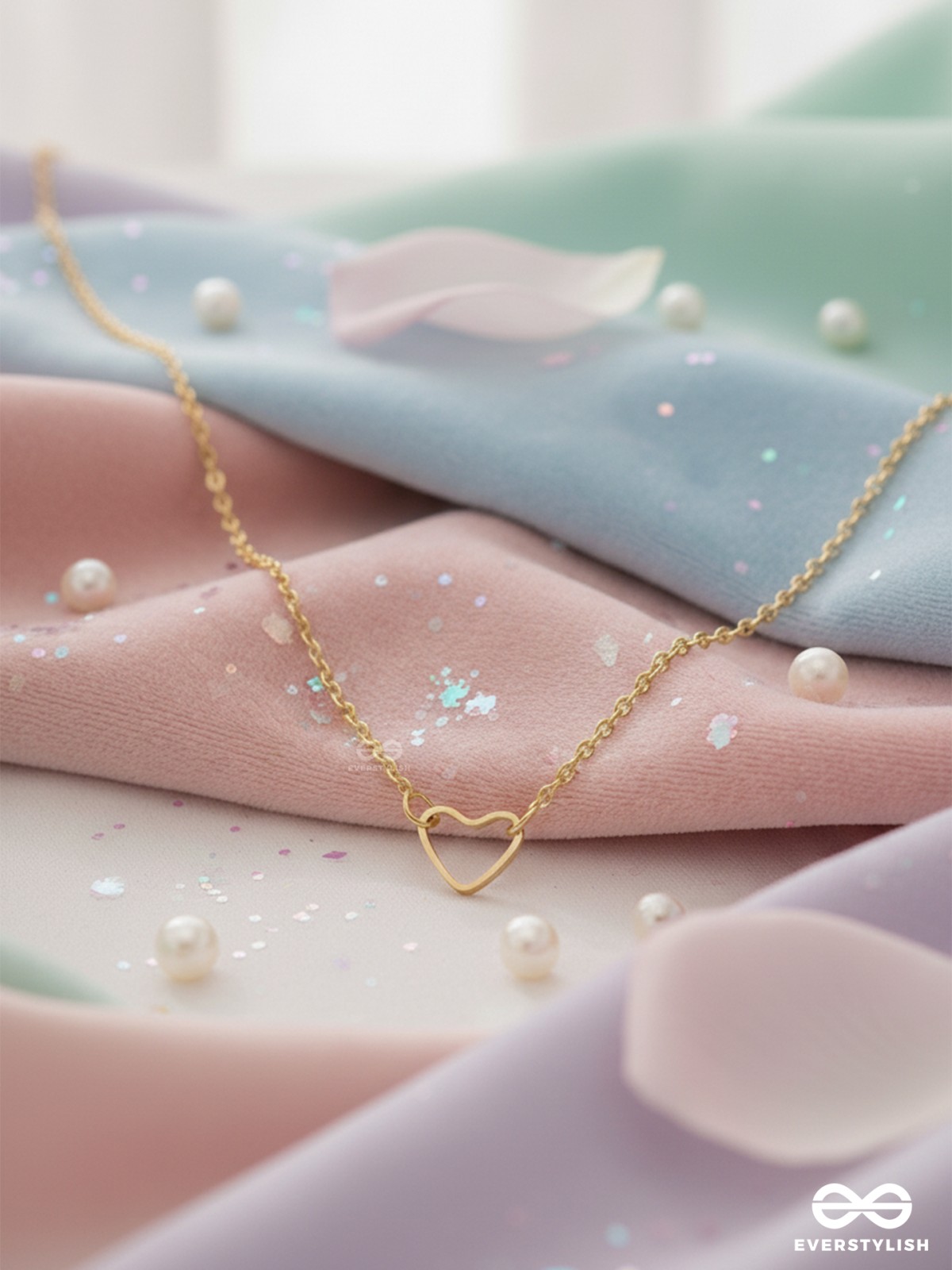 The Little Dainty Heart - Golden Neckpiece With Anti-Tarnish Coating