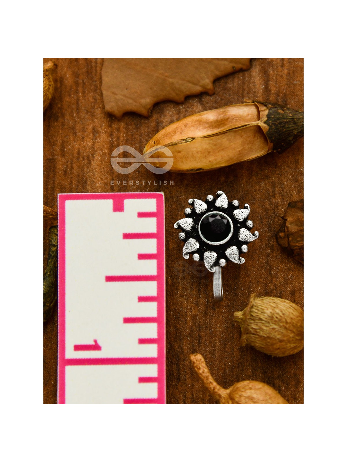 The Paisley Sun - Oxidized non-pierced nose-pin (onyx black)