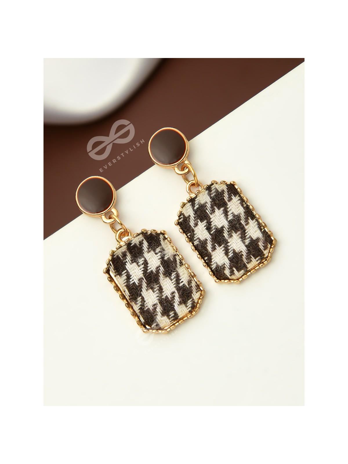 Best of Both Worlds - Golden Monochrome Pattern Earrings