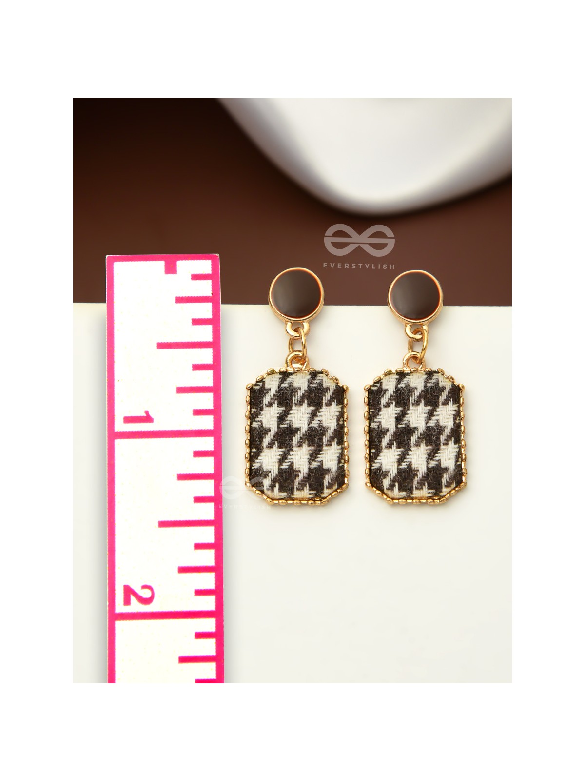 Best of Both Worlds - Golden Monochrome Pattern Earrings