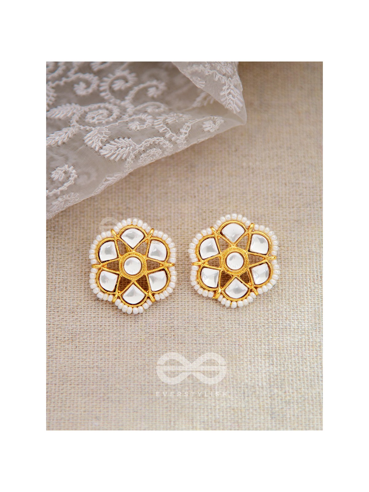 The Classy Elegance - Set of Statement Choker and Studs (Black)