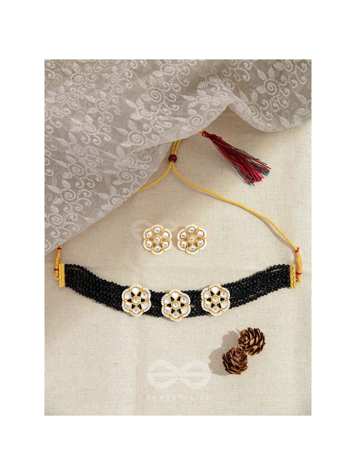 The Classy Elegance - Set of Statement Choker and Studs (Black)