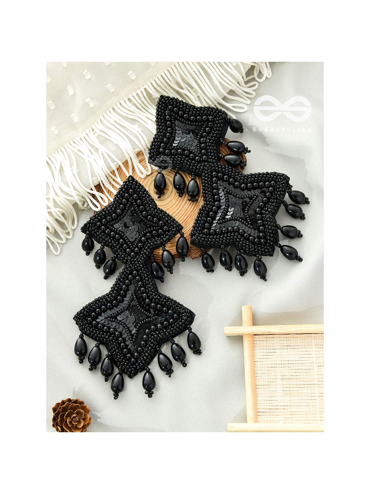 THE ROYAL GLAMOUR - EMBROIDERED PEARL STATEMENT EARRINGS (Black)