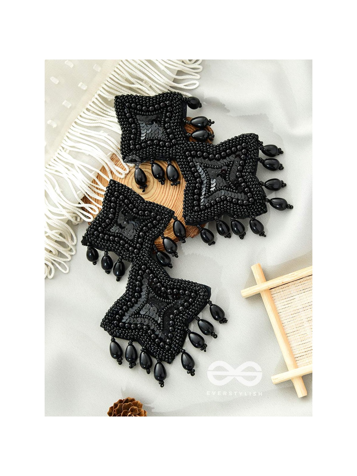 THE ROYAL GLAMOUR - EMBROIDERED PEARL STATEMENT EARRINGS (Black)