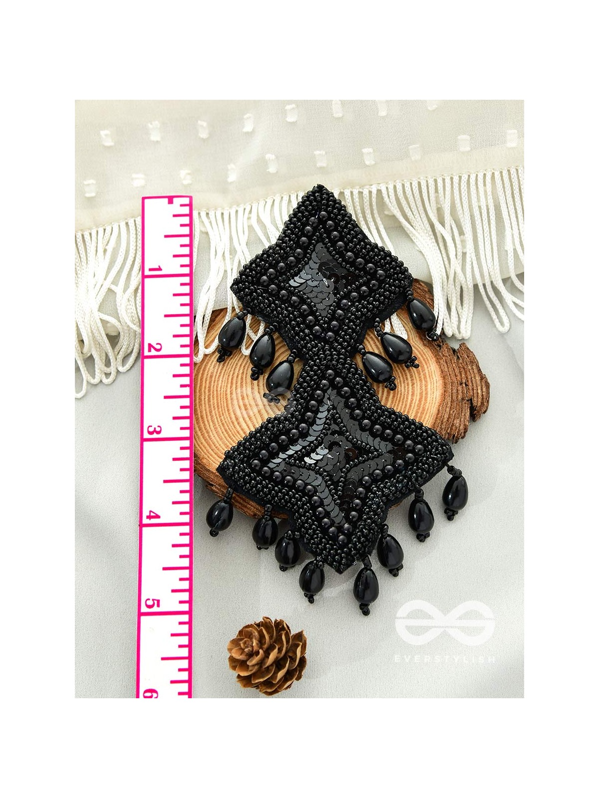 THE ROYAL GLAMOUR - EMBROIDERED PEARL STATEMENT EARRINGS (Black)