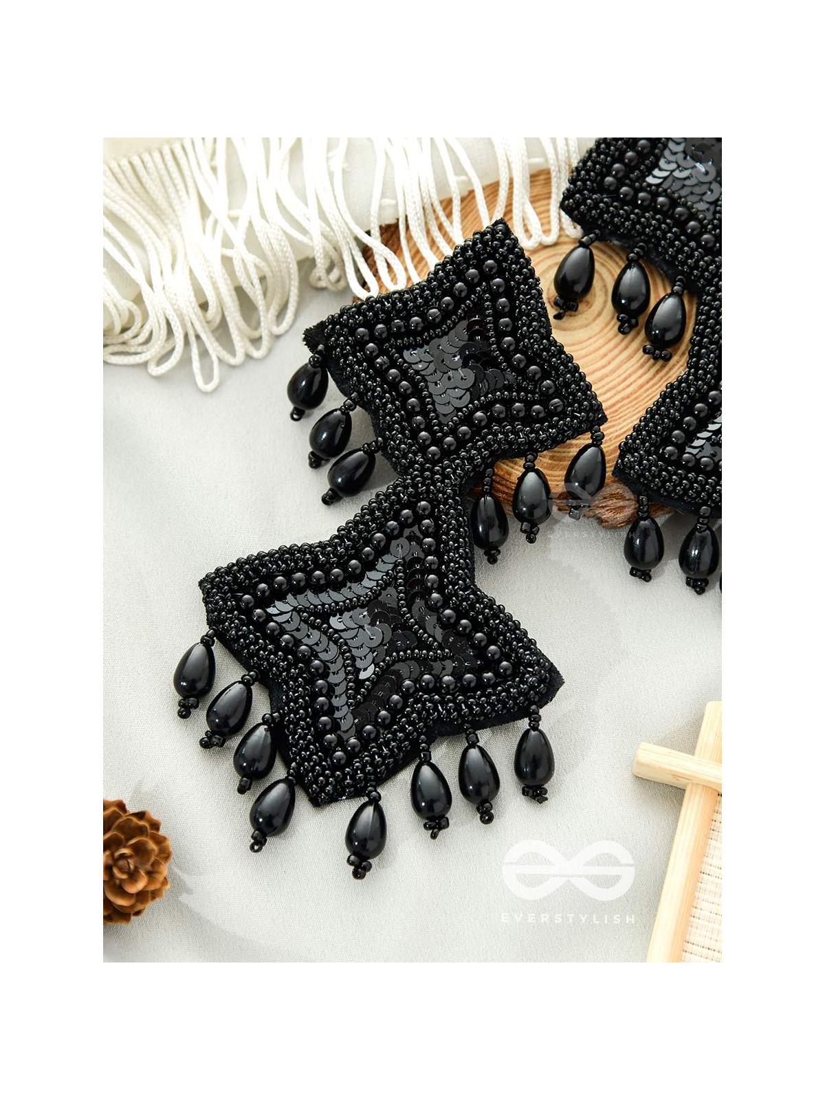 THE ROYAL GLAMOUR - EMBROIDERED PEARL STATEMENT EARRINGS (Black)