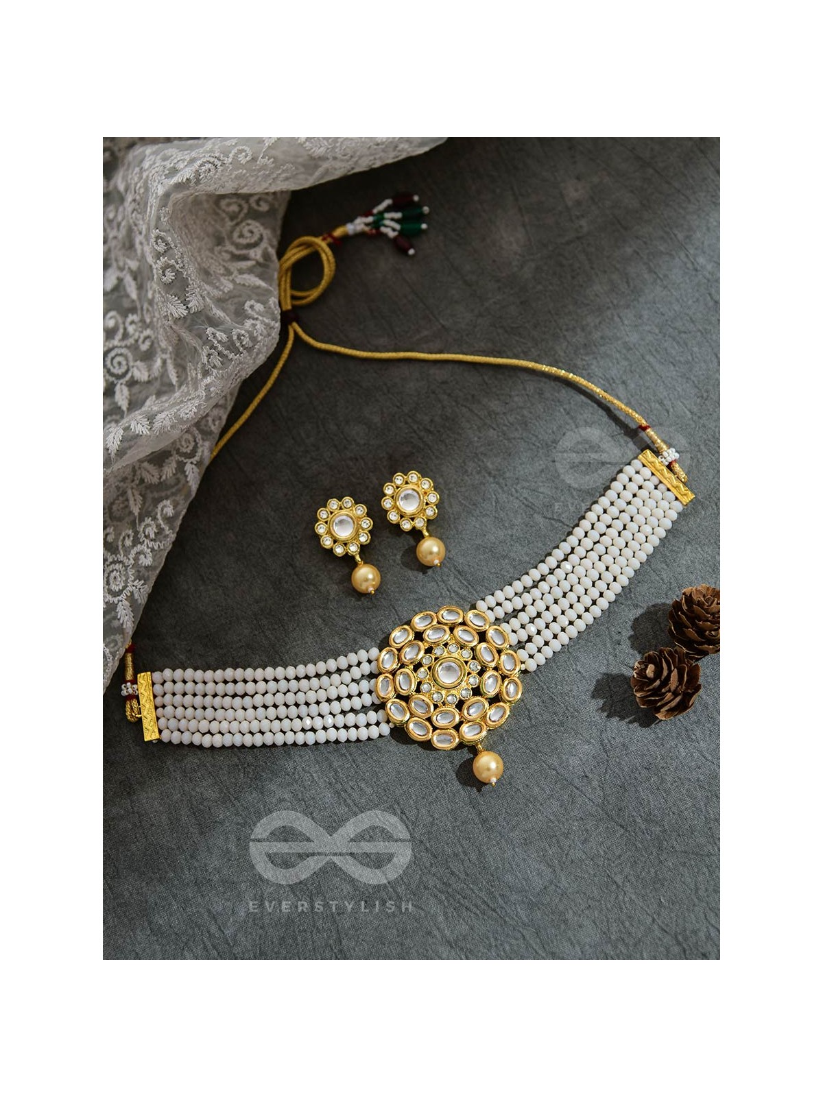 Royalty of the Sultanate - Set of Choker and Earrings (Off White)