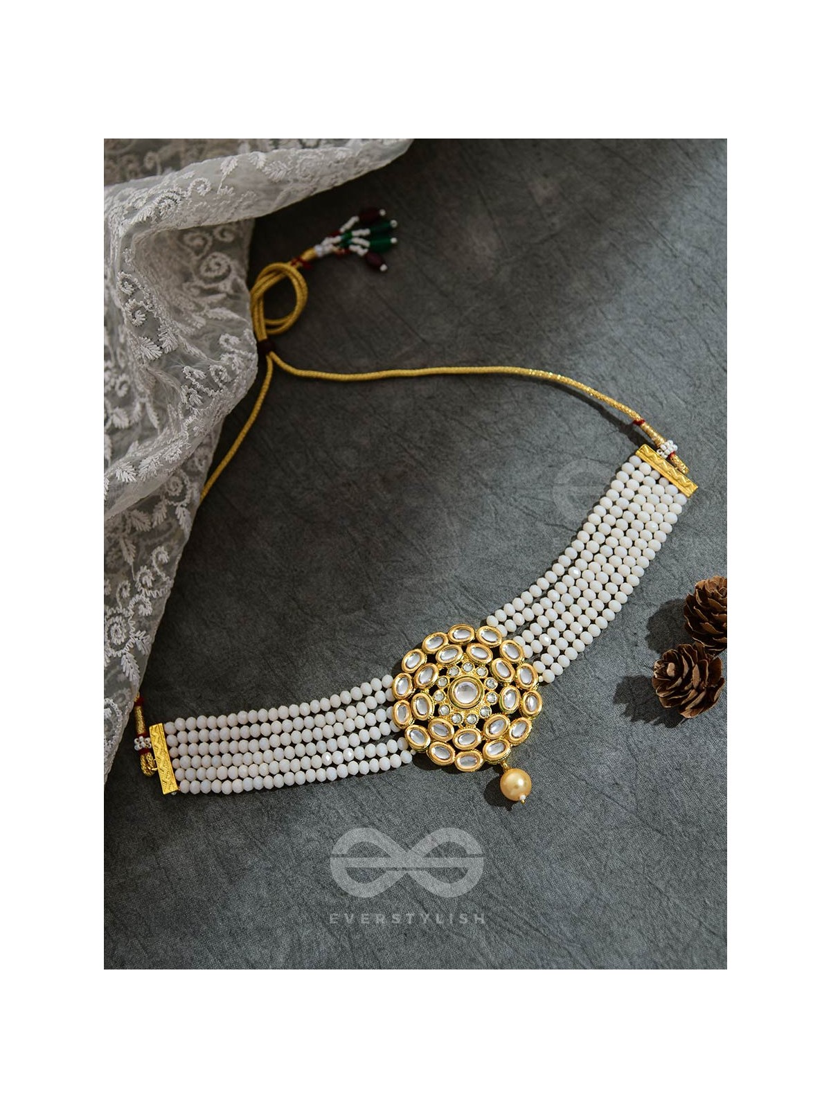 Royalty of the Sultanate - Set of Choker and Earrings (Off White)