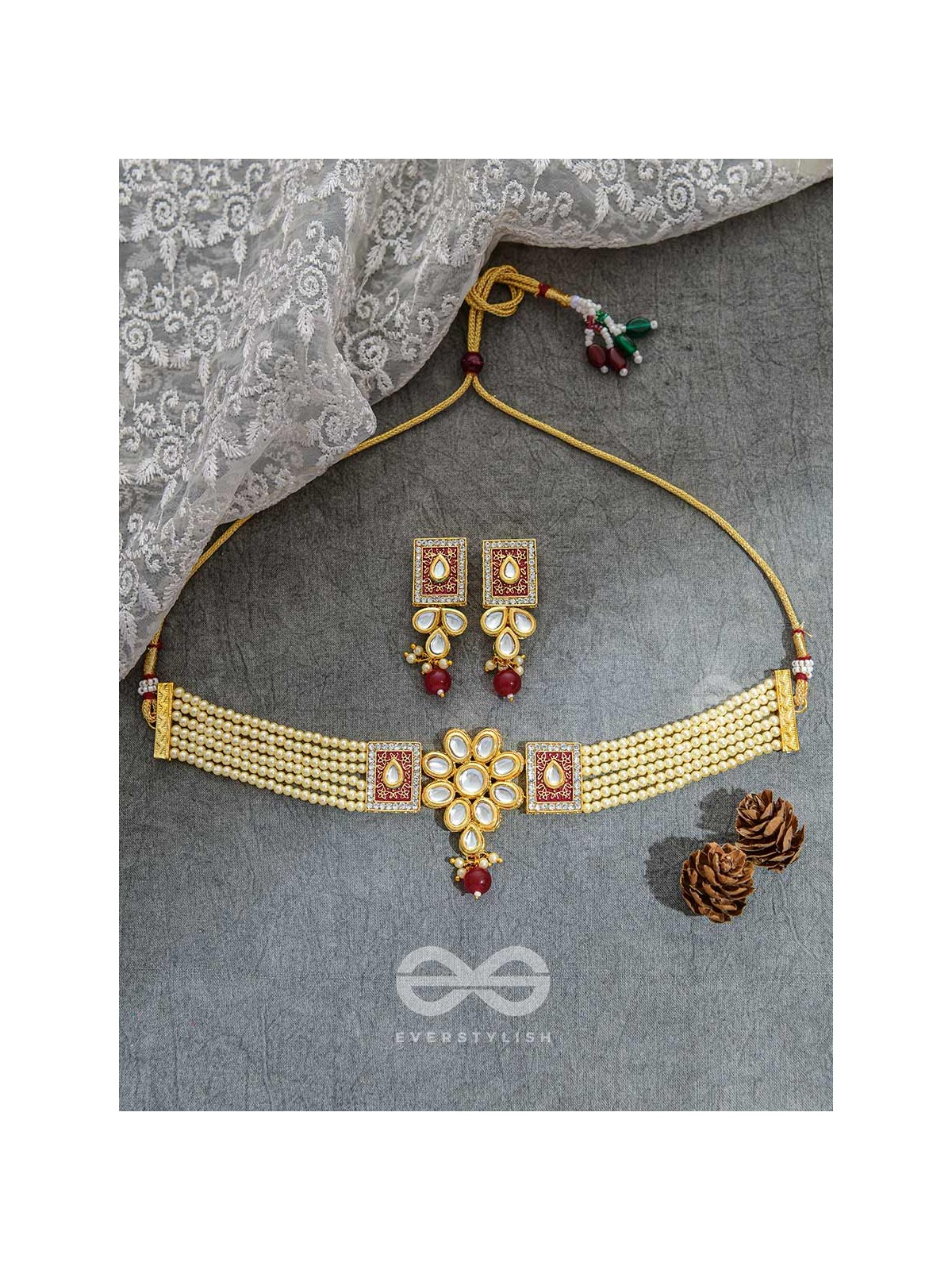 THE ETHERAL ELEGANCE - SET OF STATEMENT CHOKER AND EARRINGS (Pastel pink)