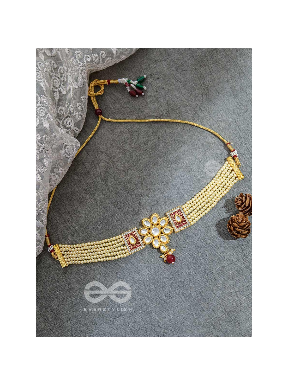 THE ETHERAL ELEGANCE - SET OF STATEMENT CHOKER AND EARRINGS (Pastel pink)