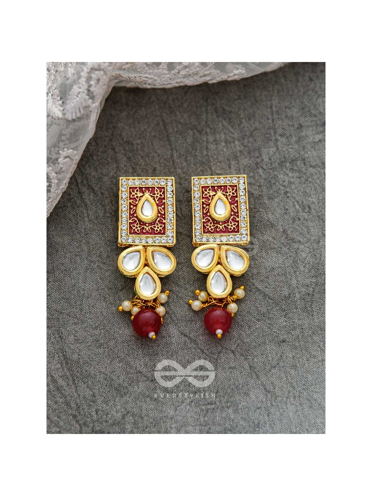 THE ETHERAL ELEGANCE - SET OF STATEMENT CHOKER AND EARRINGS (Pastel pink)