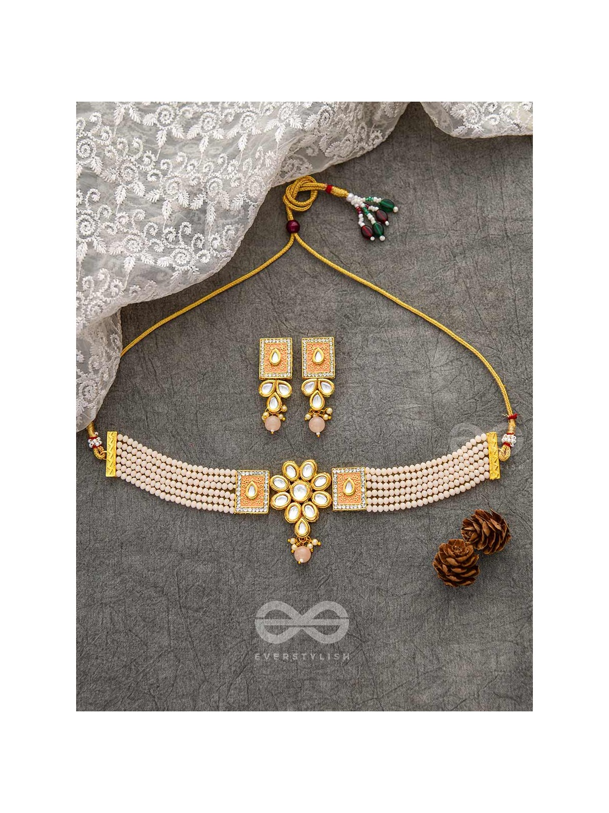 THE ETHERAL ELEGANCE - SET OF STATEMENT CHOKER AND EARRINGS (Pastel pink)