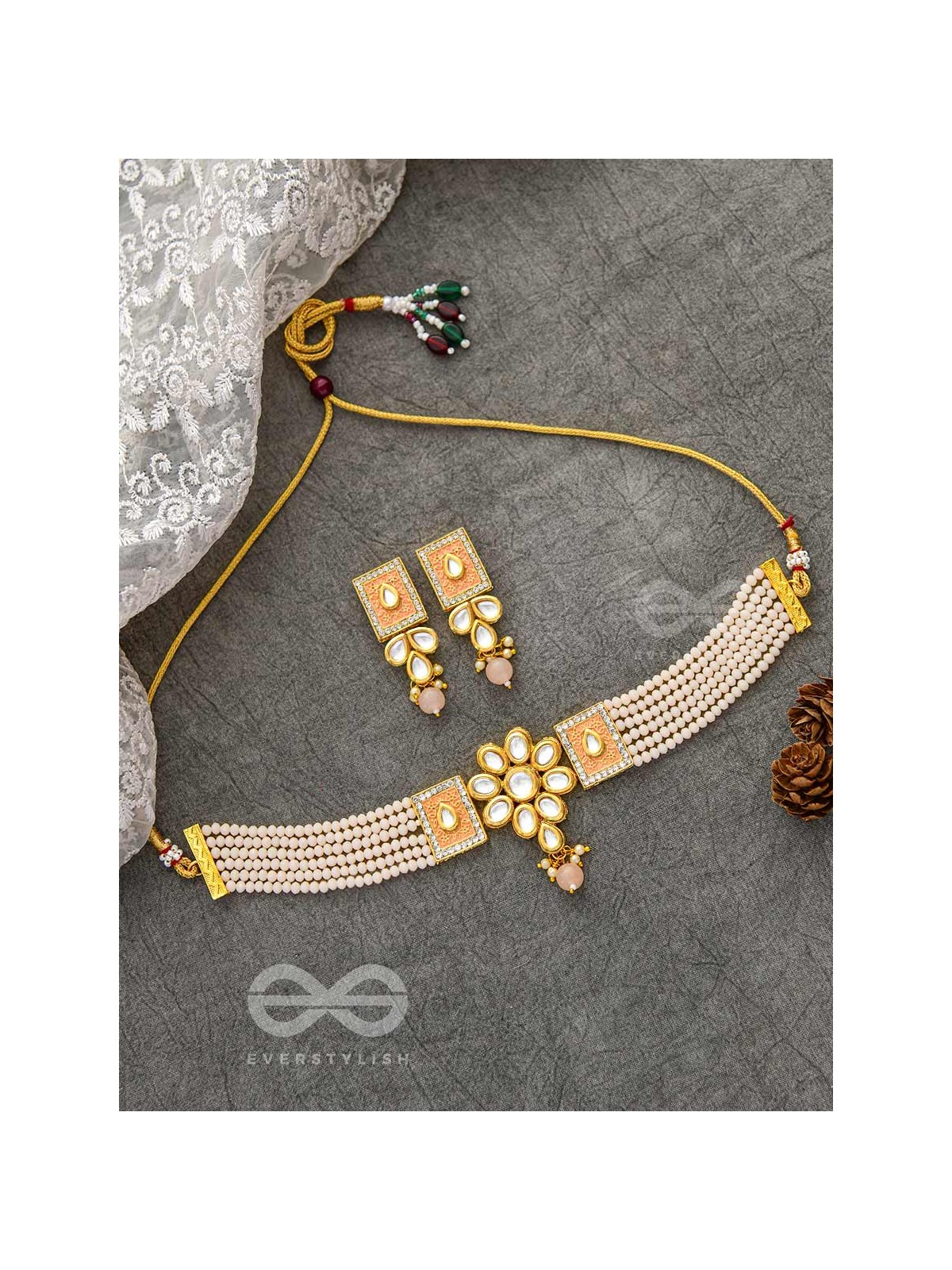 THE ETHERAL ELEGANCE - SET OF STATEMENT CHOKER AND EARRINGS (Pastel pink)