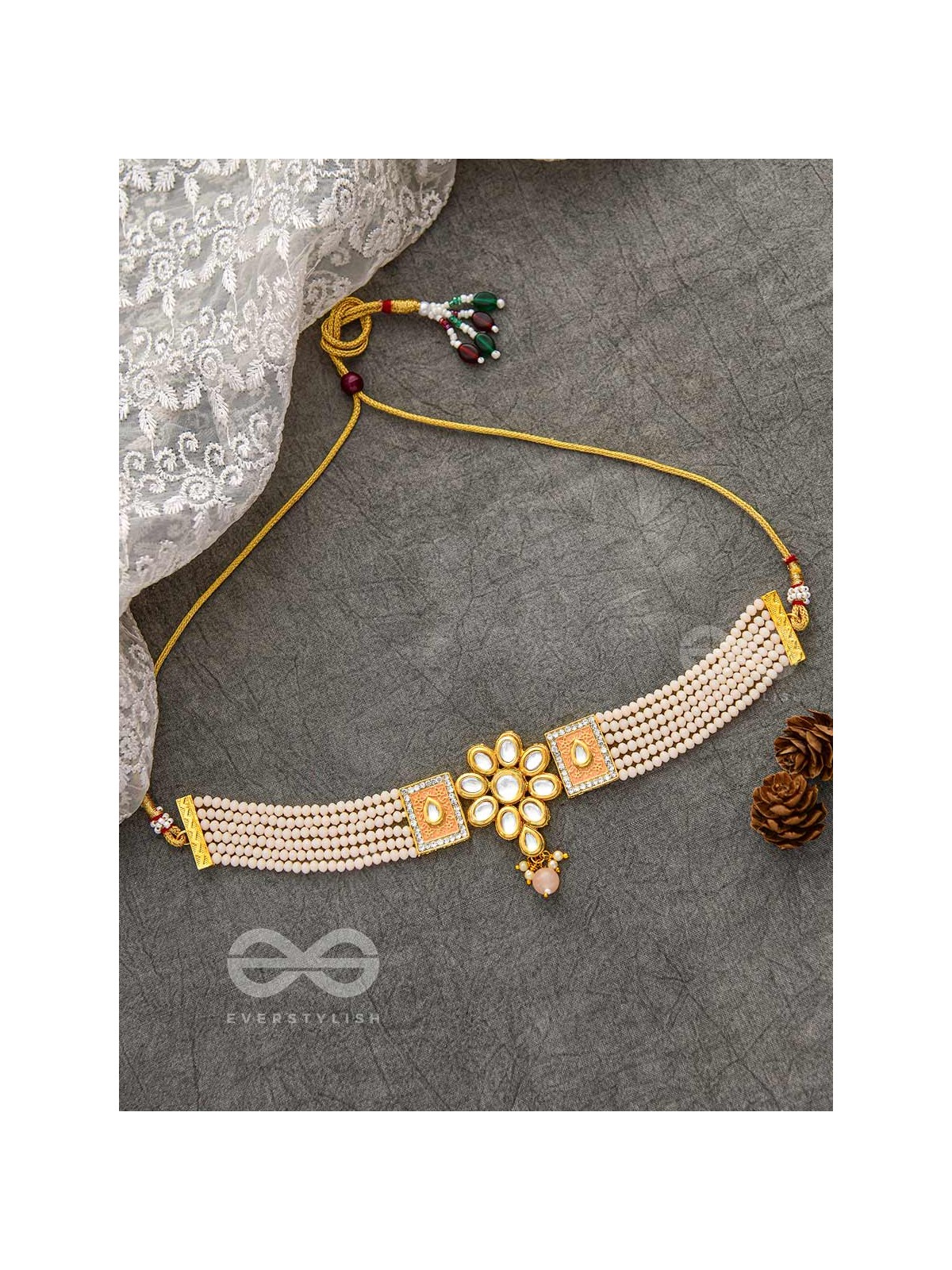 THE ETHERAL ELEGANCE - SET OF STATEMENT CHOKER AND EARRINGS (Pastel pink)