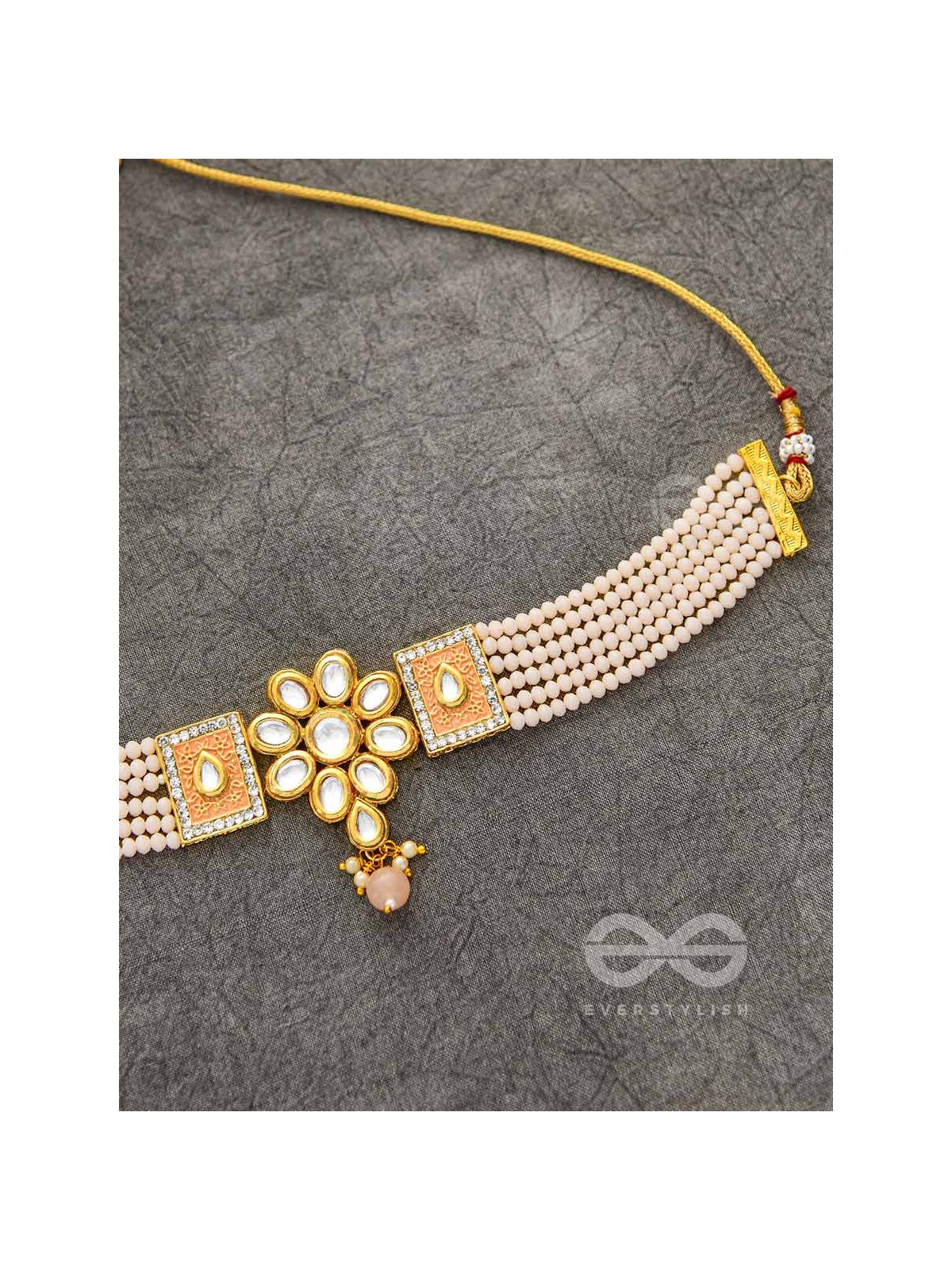 THE ETHERAL ELEGANCE - SET OF STATEMENT CHOKER AND EARRINGS (Pastel pink)