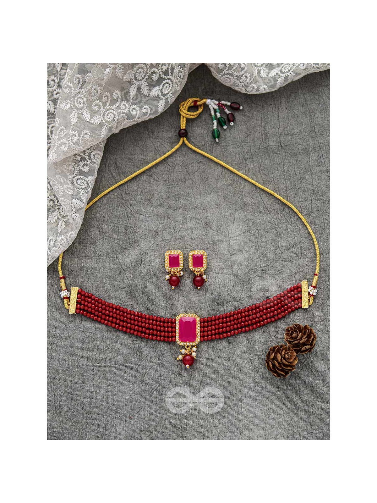 THE MYSTICAL MAGNIFICENCE - SET OF STATEMENT CHOKER AND EARRINGS (BERRY RED)