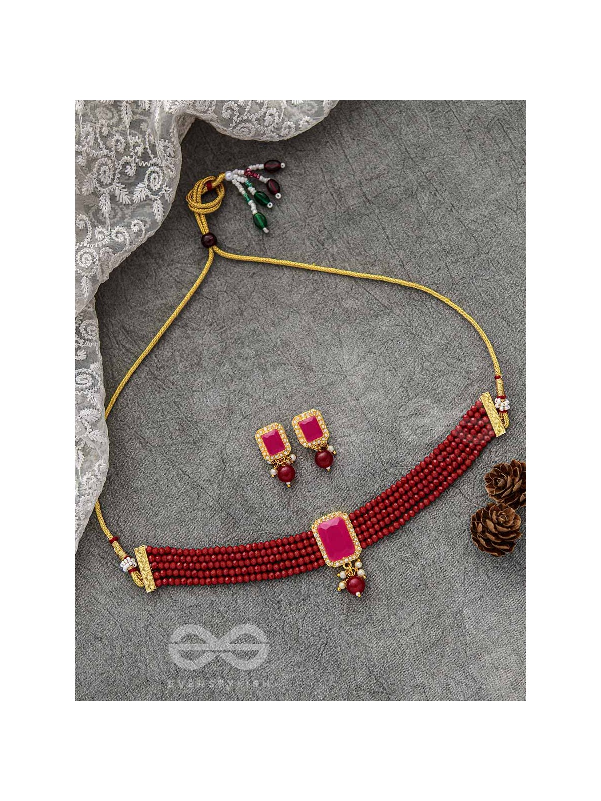 THE MYSTICAL MAGNIFICENCE - SET OF STATEMENT CHOKER AND EARRINGS (BERRY RED)