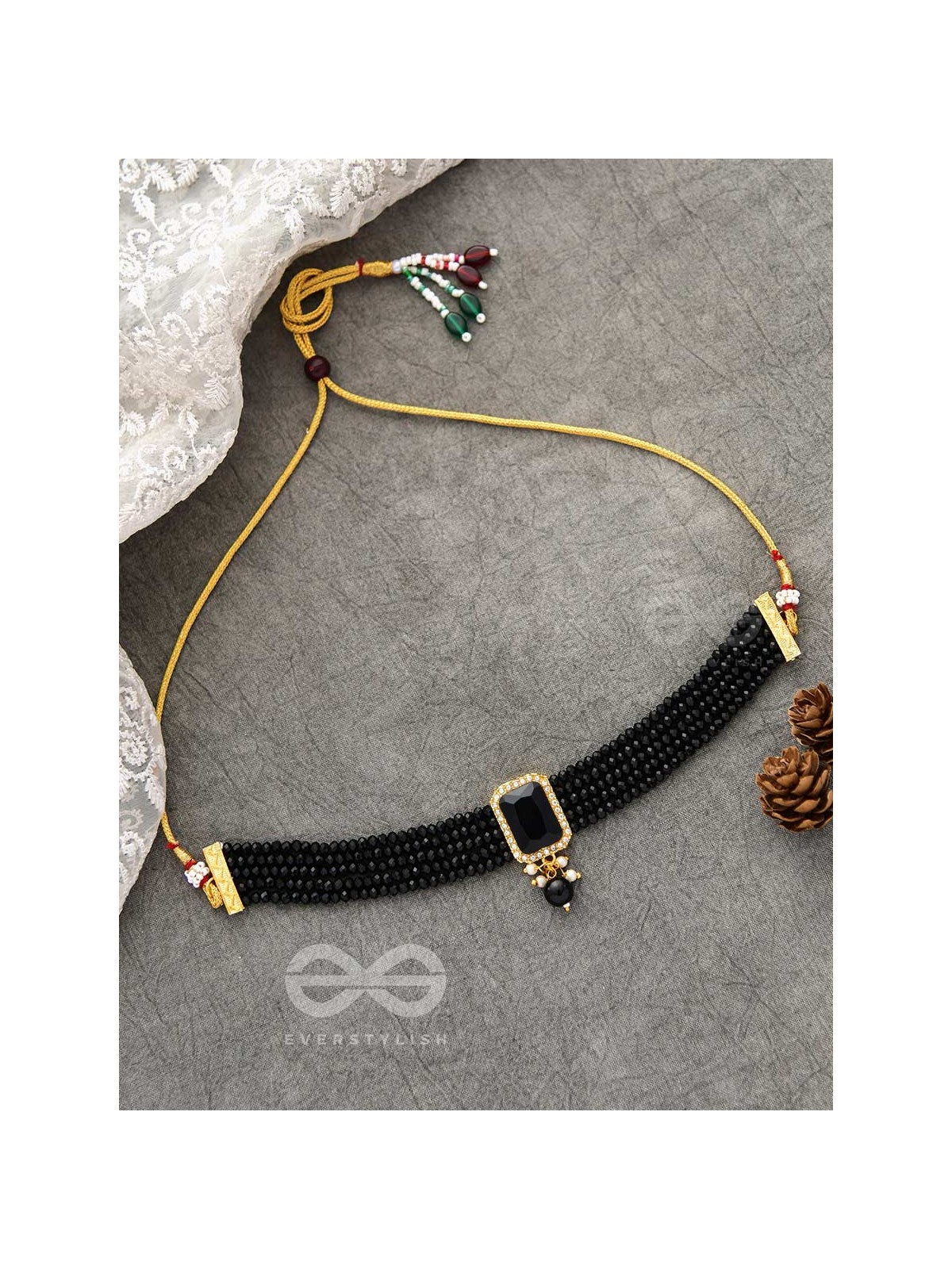 THE MYSTICAL MAGNIFICENCE - SET OF STATEMENT CHOKER AND EARRINGS (Black)