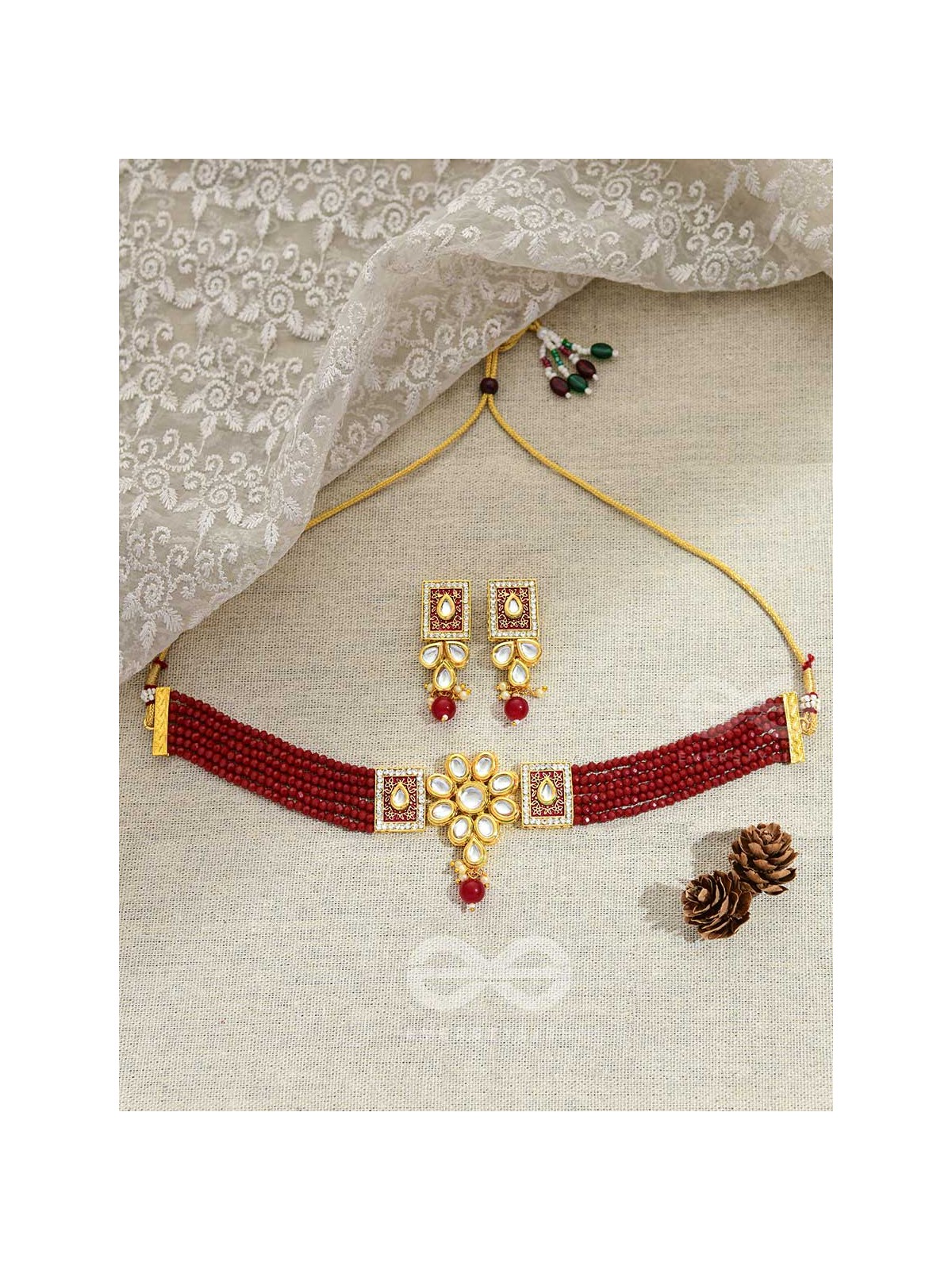THE ETHERAL ELEGANCE - SET OF STATEMENT CHOKER AND EARRINGS (BERRY )