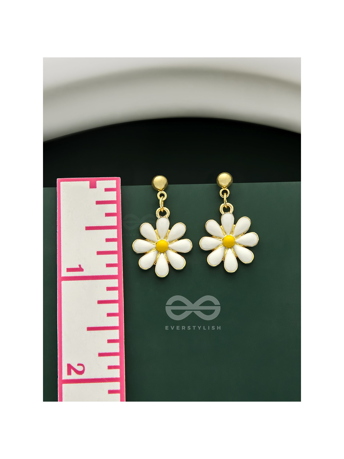 Dewy Daisies - Chic Enamelled Earrings