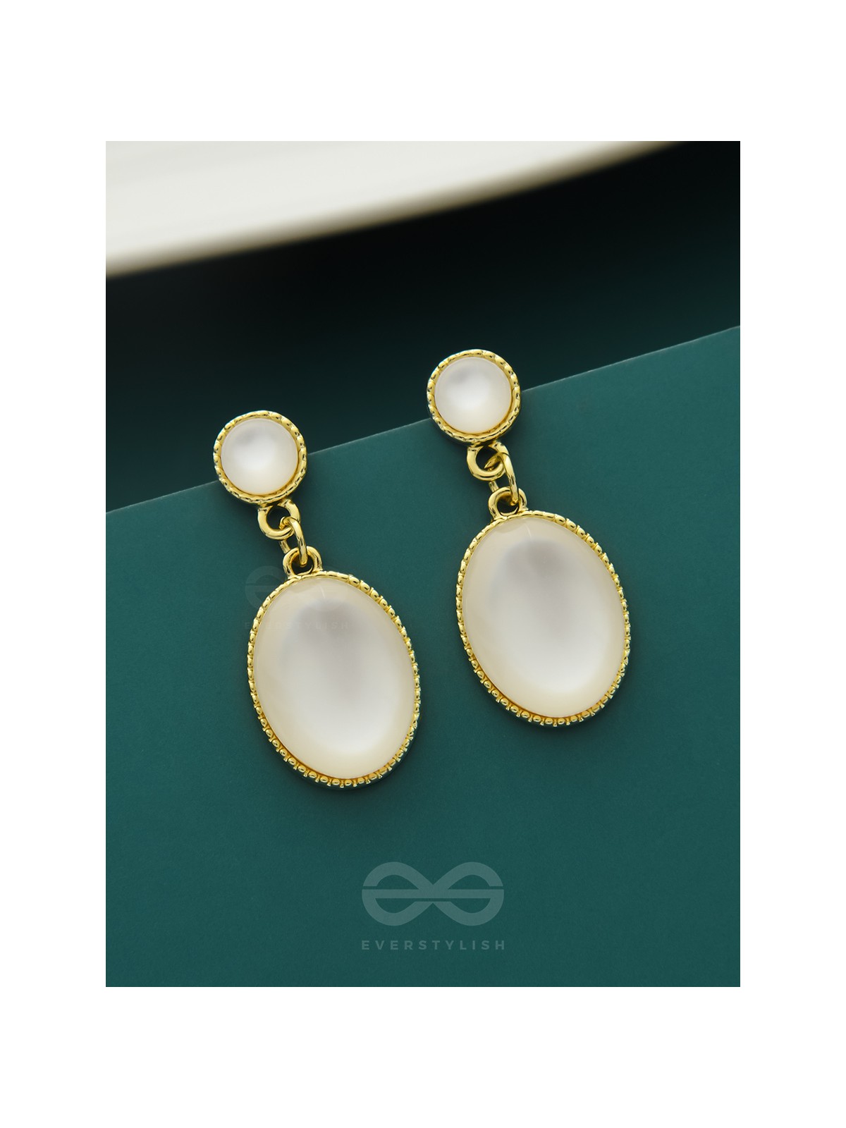 The Magic Mirror- Classy Golden Earrings (Pearl White)