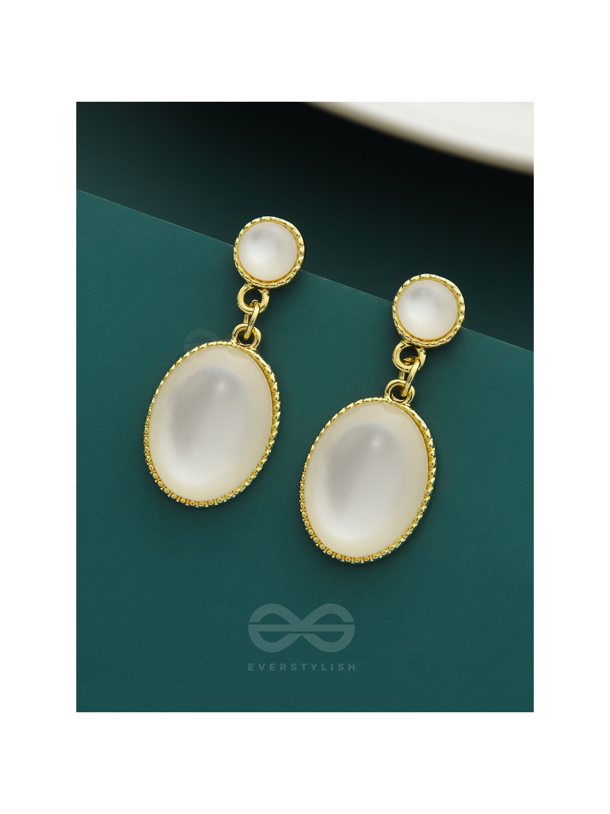 The Magic Mirror- Classy Golden Earrings (Pearl White)