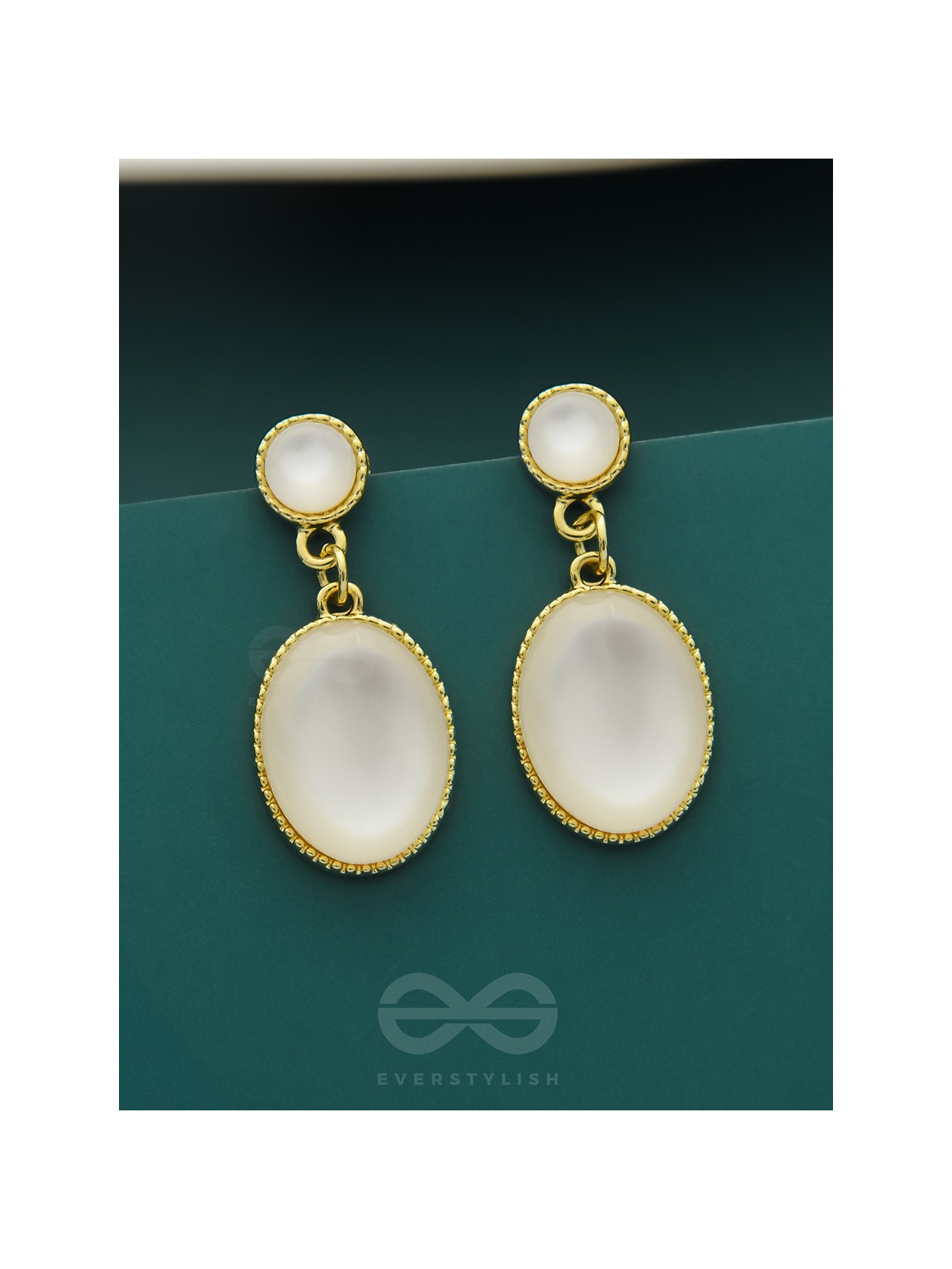 The Magic Mirror- Classy Golden Earrings (Pearl White)