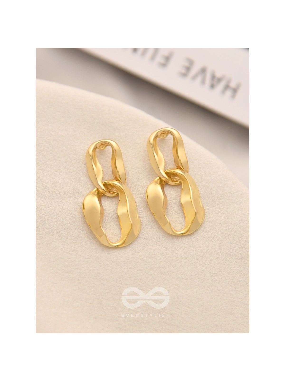 The Link Up- Chic Golden Earrings