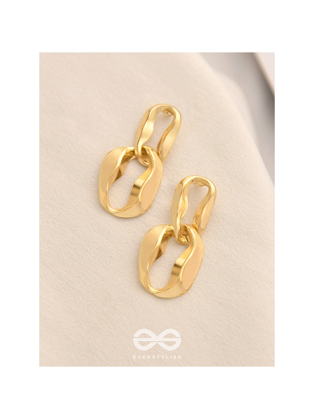 The Link Up- Chic Golden Earrings