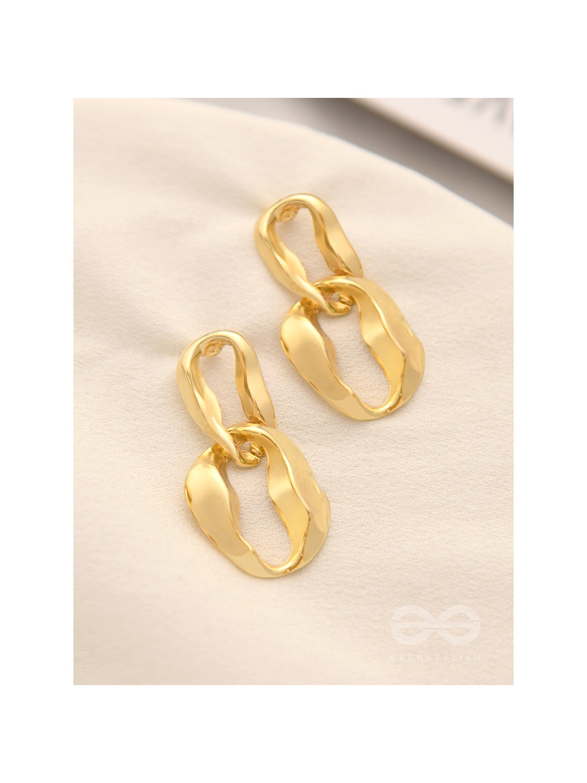 The Link Up- Chic Golden Earrings