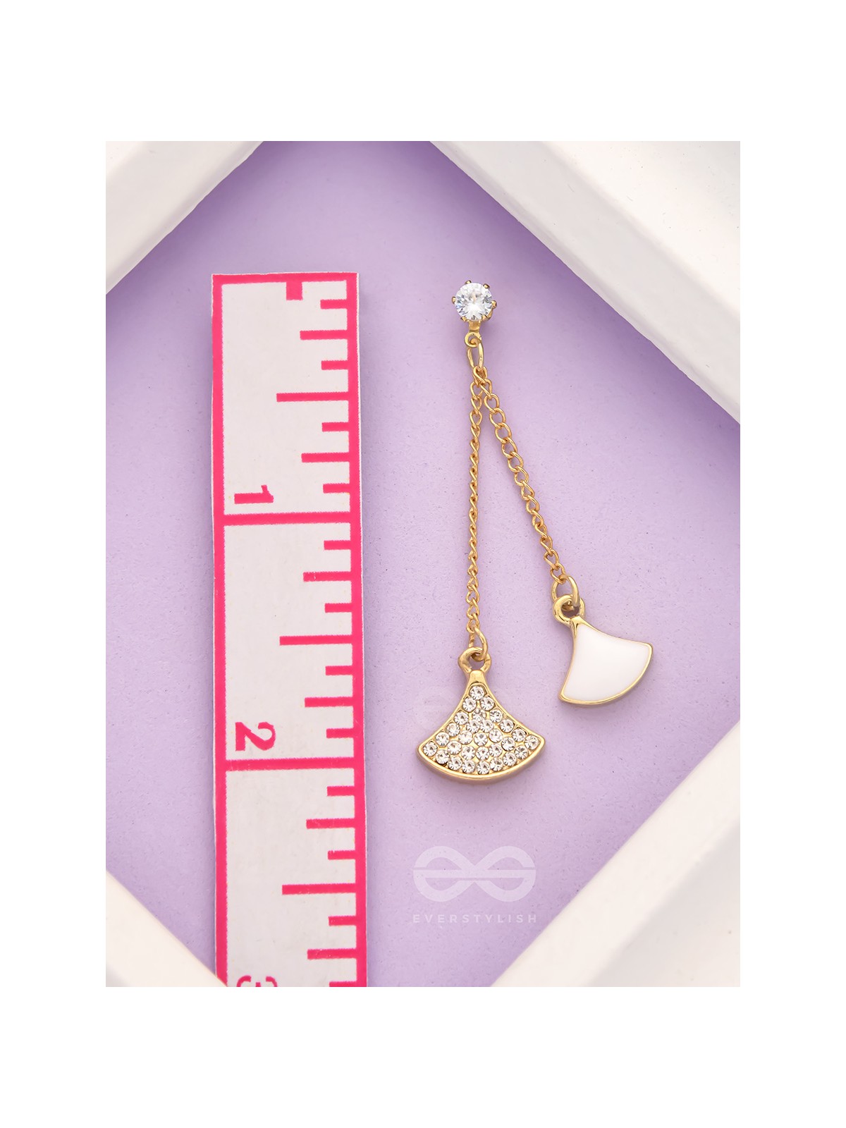 The Pendulum Effect- White and Golden Earrings 