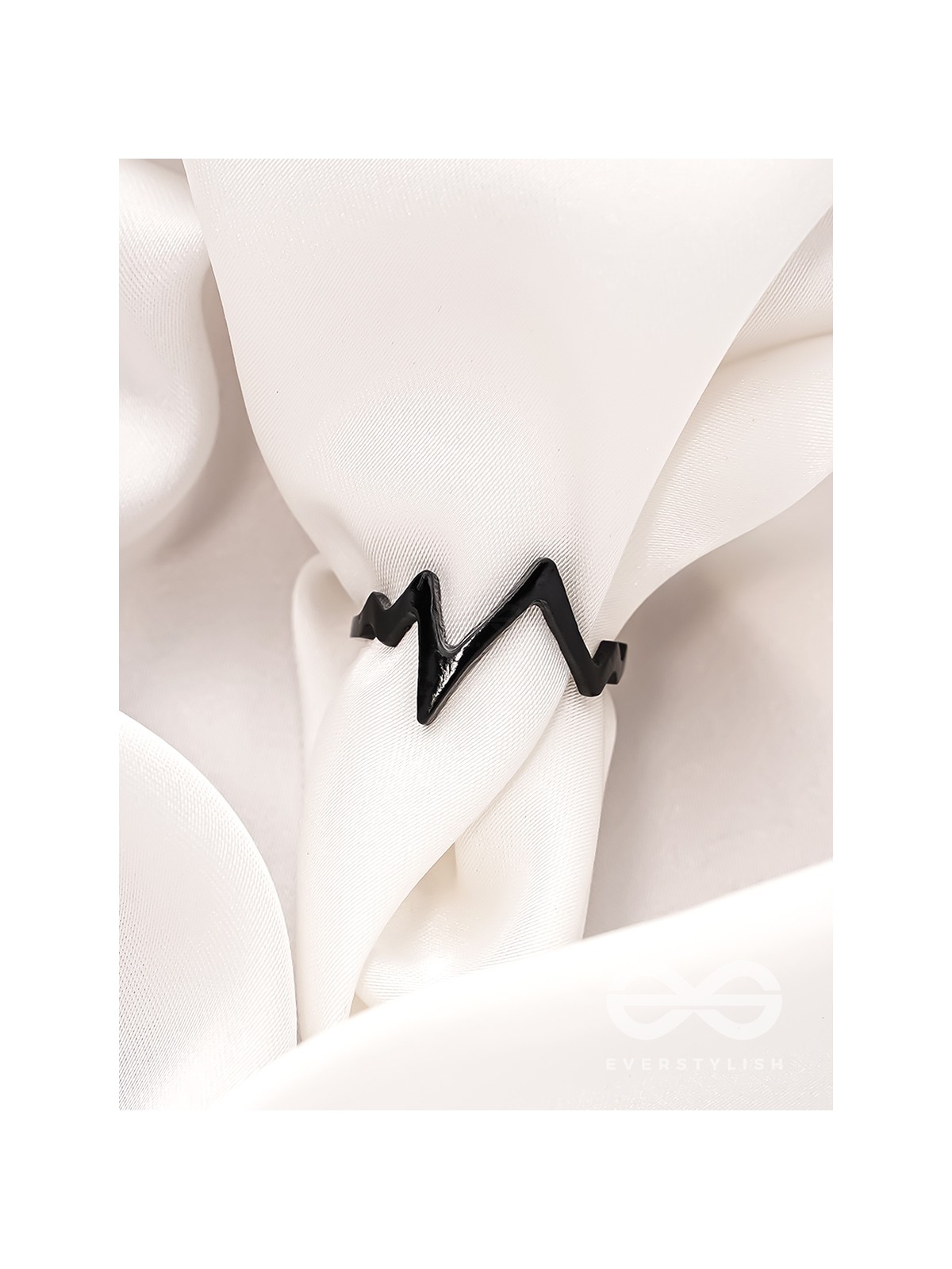 THE TWISTED VINE- ELEGANT BLACK RING