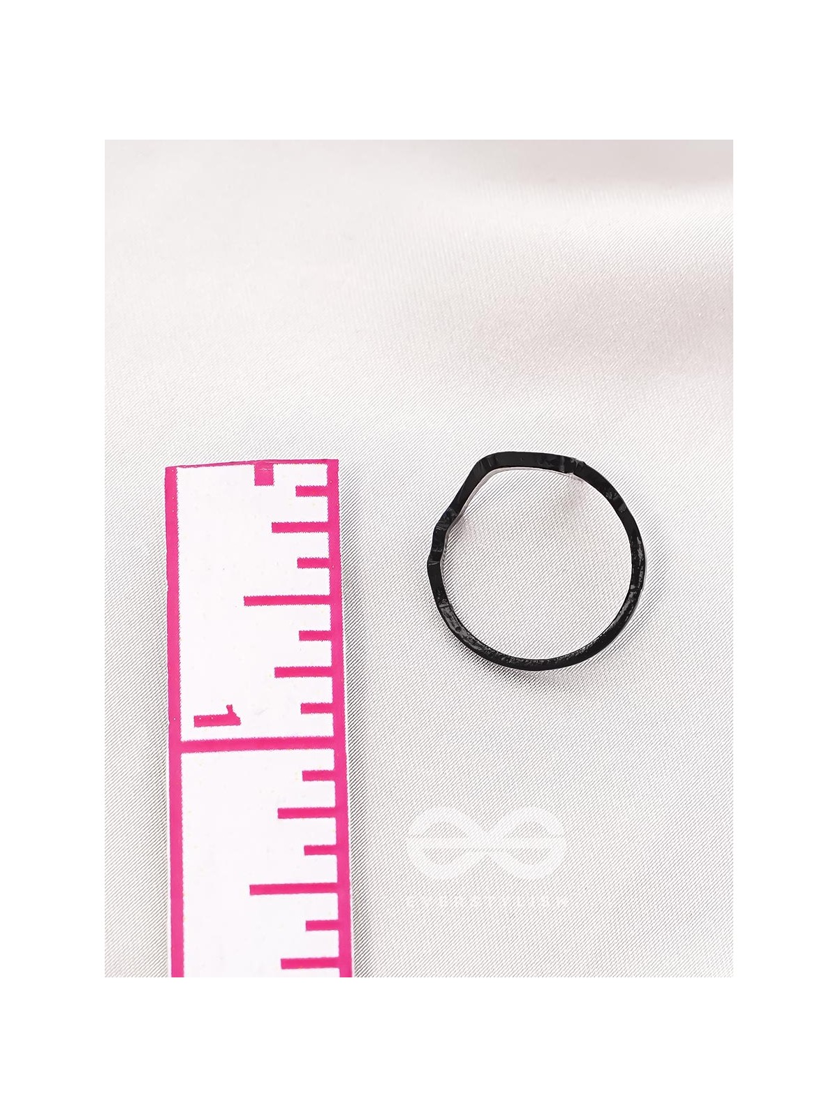  THE TWISTED VINE- ELEGANT BLACK RING