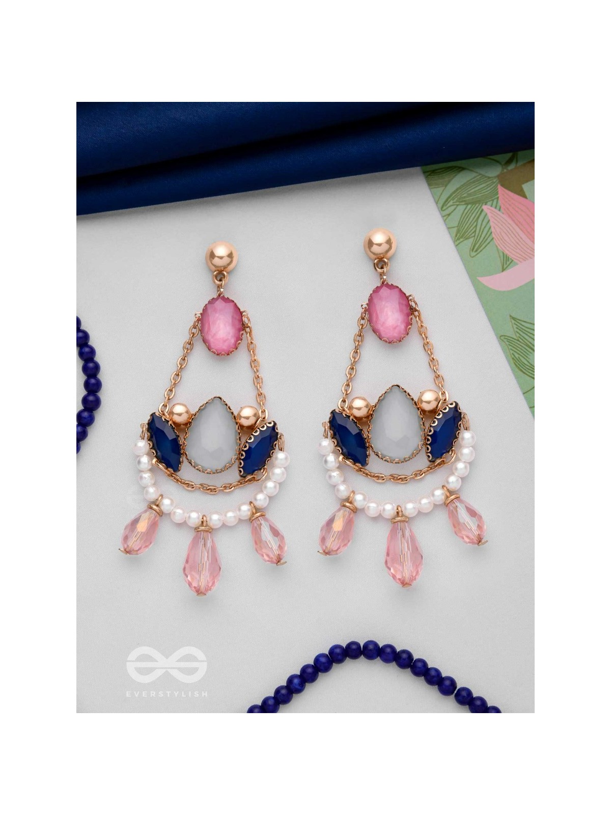 THE TWILIGHT NIGHT - GOLDEN EMBELLISHED EARRINGS