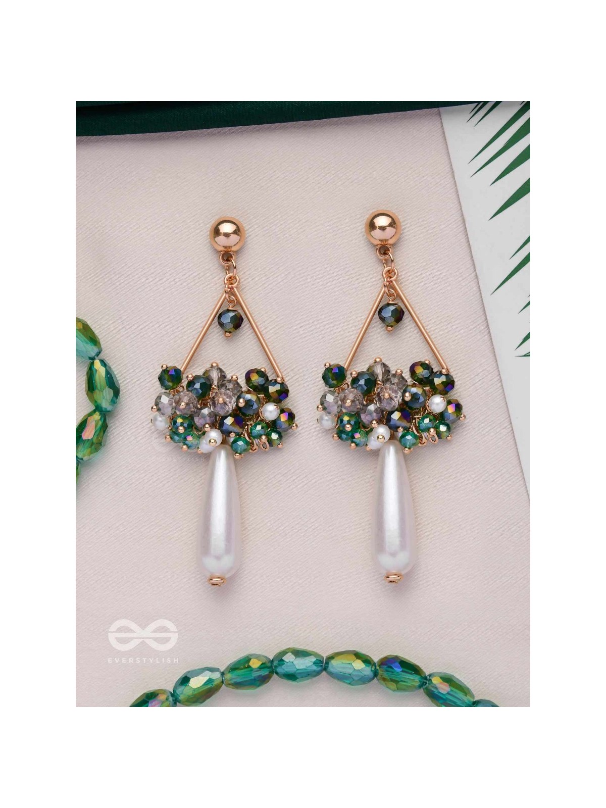 THE WILD HANGINGS - TRIANGLE DROP EARRINGS (GREEN)