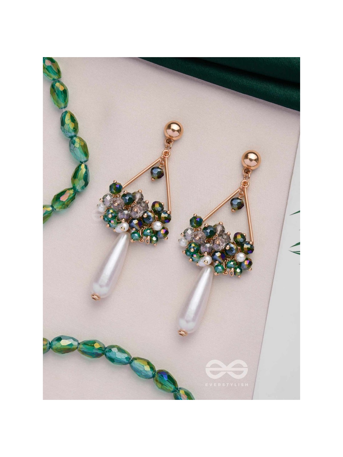 THE WILD HANGINGS - TRIANGLE DROP EARRINGS (GREEN)